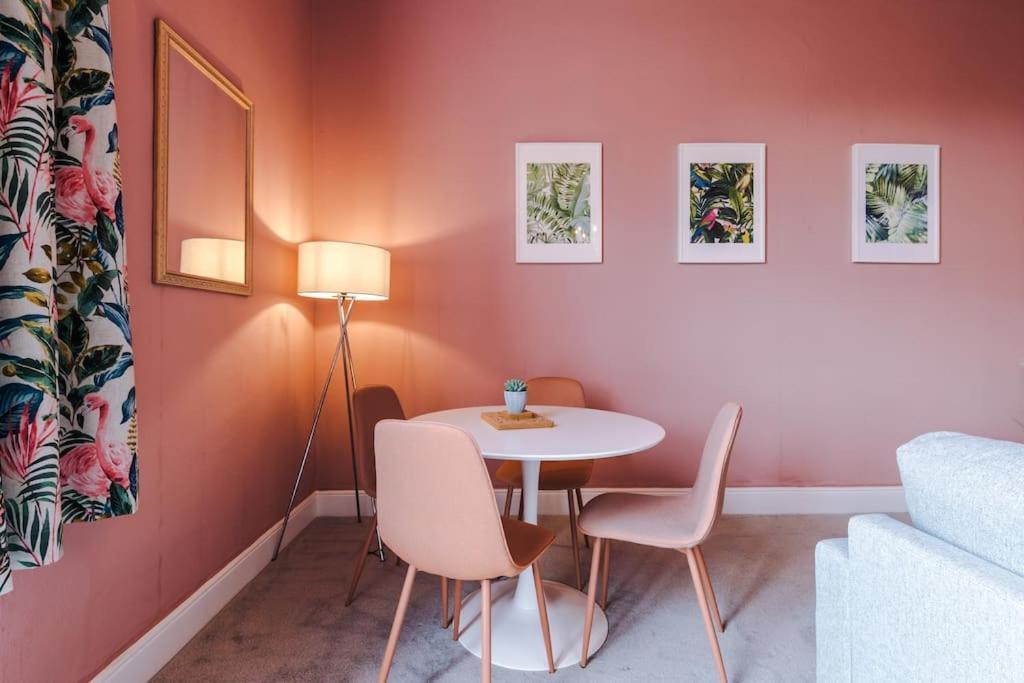 Pink Palace - Central Apartment Τσέστερ Εξωτερικό φωτογραφία