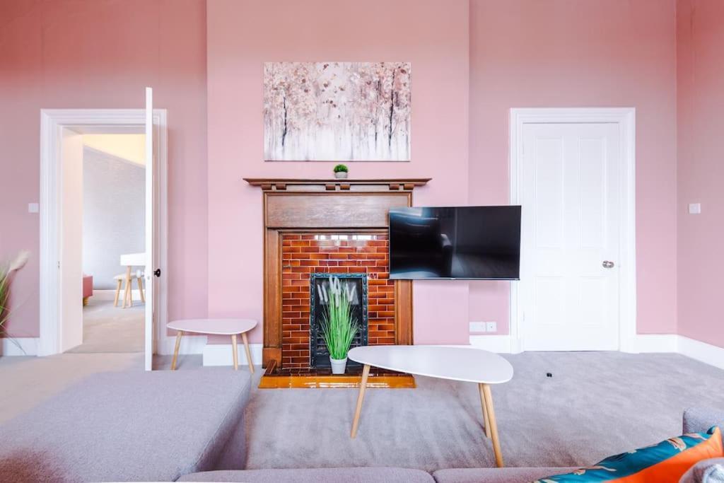 Pink Palace - Central Apartment Τσέστερ Εξωτερικό φωτογραφία