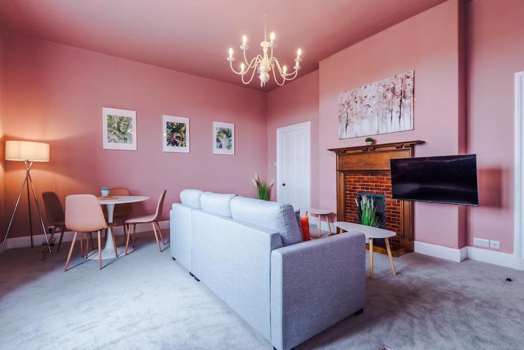 Pink Palace - Central Apartment Τσέστερ Εξωτερικό φωτογραφία