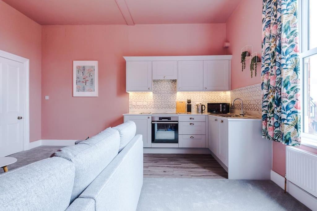 Pink Palace - Central Apartment Τσέστερ Εξωτερικό φωτογραφία
