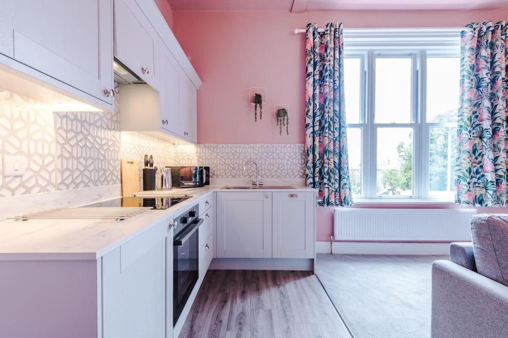 Pink Palace - Central Apartment Τσέστερ Εξωτερικό φωτογραφία