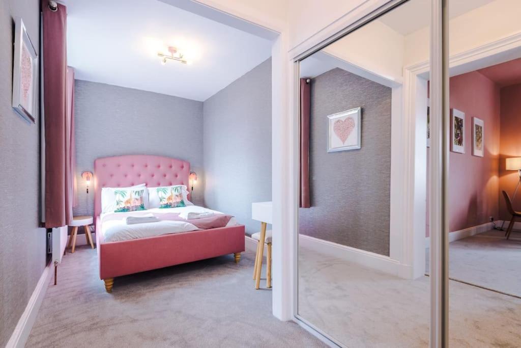 Pink Palace - Central Apartment Τσέστερ Εξωτερικό φωτογραφία