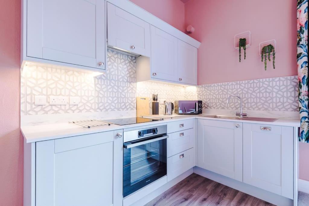 Pink Palace - Central Apartment Τσέστερ Εξωτερικό φωτογραφία