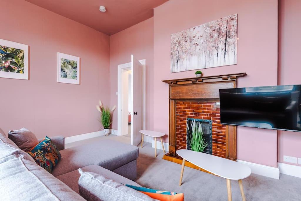 Pink Palace - Central Apartment Τσέστερ Εξωτερικό φωτογραφία
