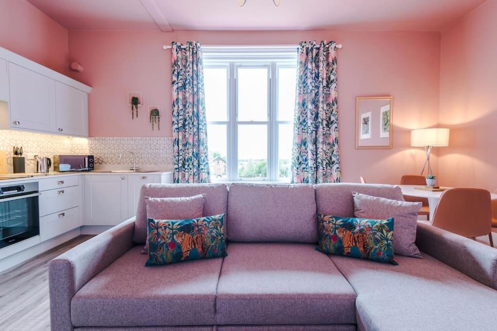 Pink Palace - Central Apartment Τσέστερ Εξωτερικό φωτογραφία